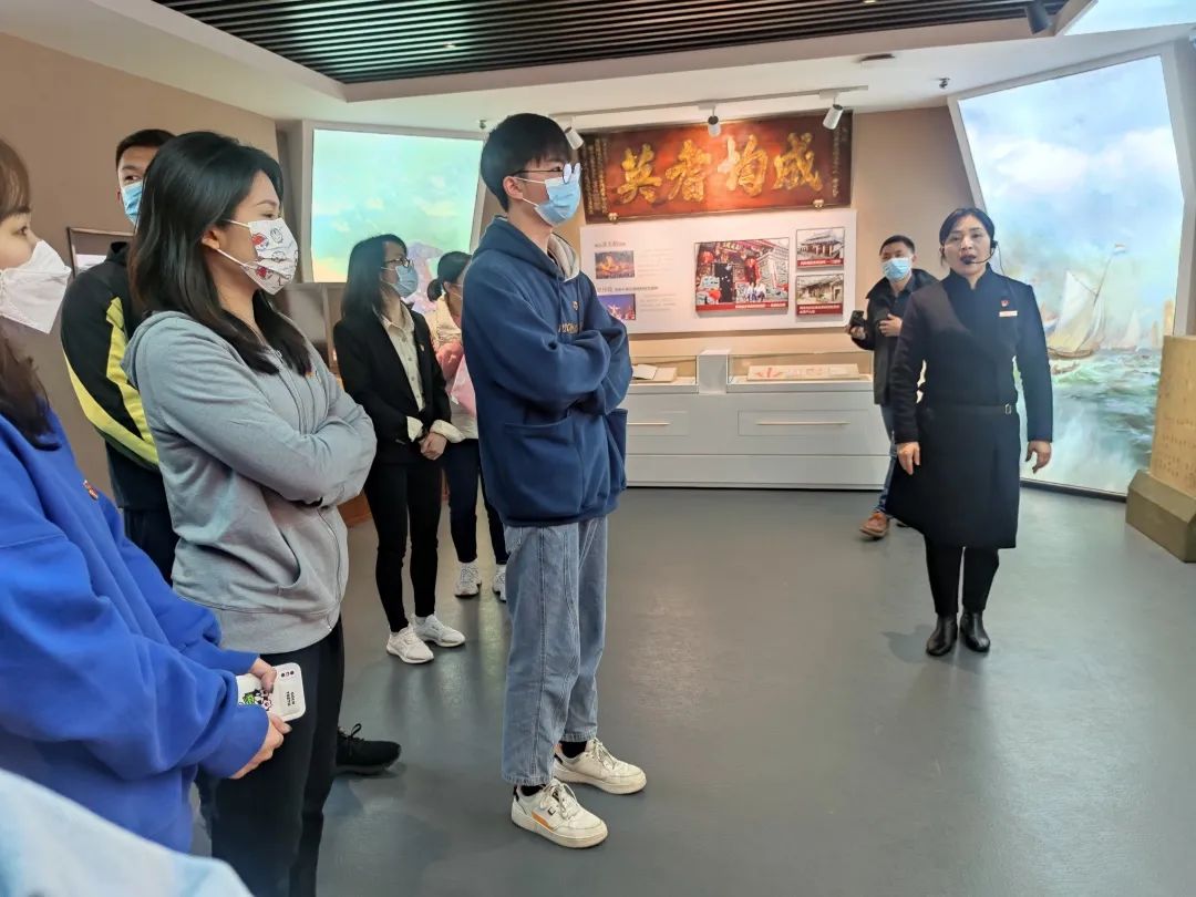 参观2.jpg 参观2.jpg