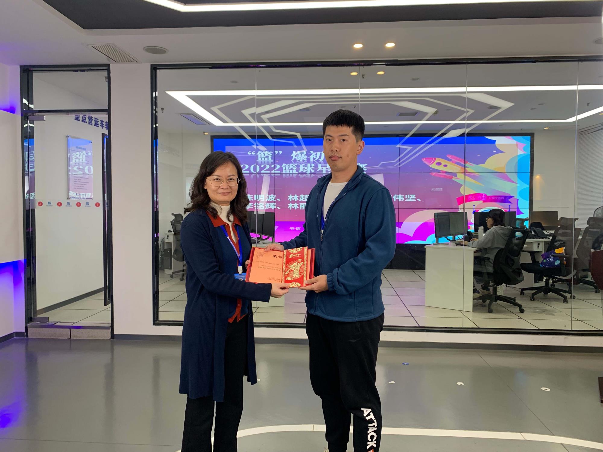 篮球冠军.jpg 篮球冠军.jpg